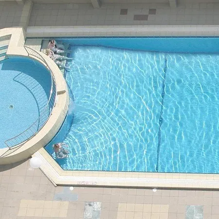 מלון Mavina & קאורה