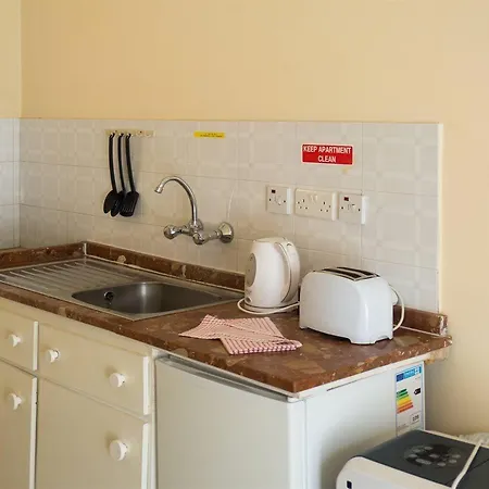 Mavina & فندق كاورا