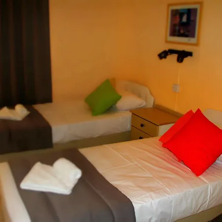 Mavina & 3* كاورا