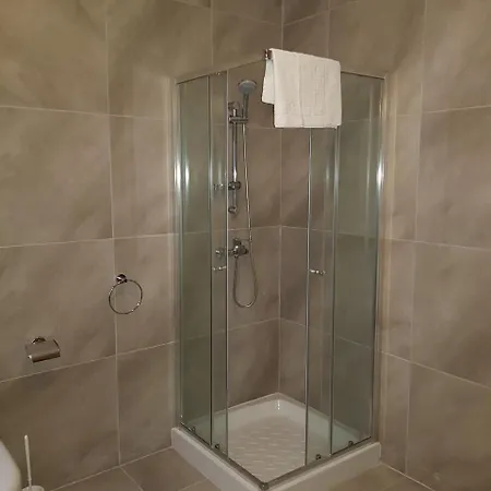 فندق Mavina & كاورا