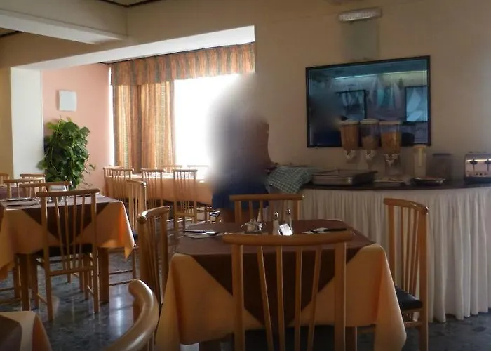 Mavina & Hotel Qawra